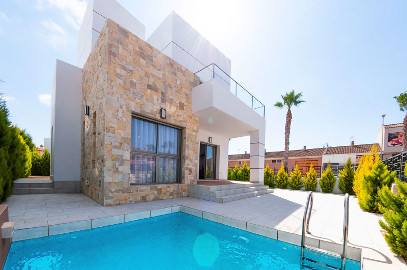 two-story property with pool in La Manga