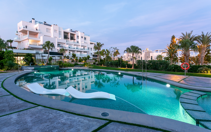 properties with pool for sale in Punta Prima